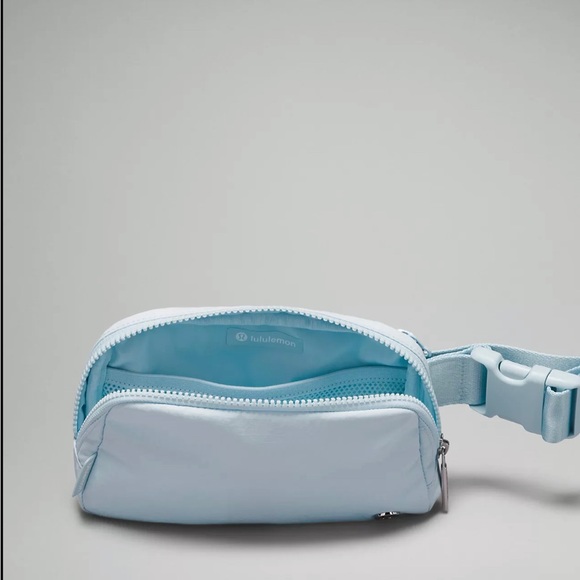Powder Blue Lululemon Everywhere Crossbody Belt Bag 1L NWT - Picture 2 of 5